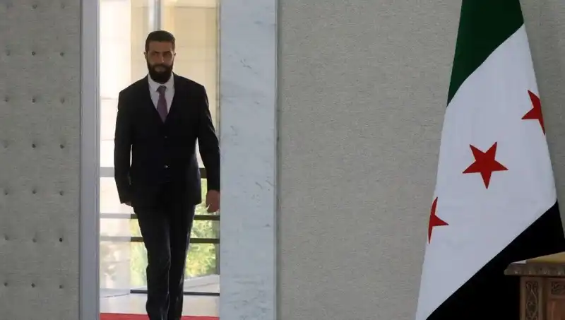 Paris Zirvesi: Fransa, Yeni Suriye’nin İnşası İçin Destek Vadediyor