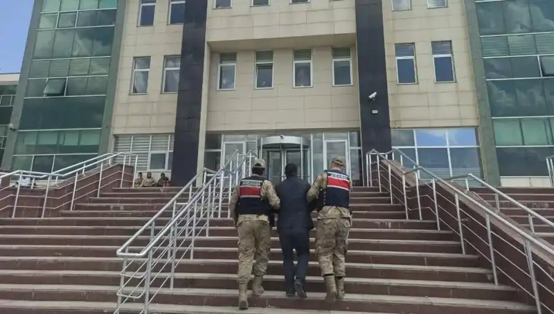 Hapis Cezasıyla Aranan Şahıs, Gizlendiği Yerde Yakalanarak Adalete Teslim Edildi