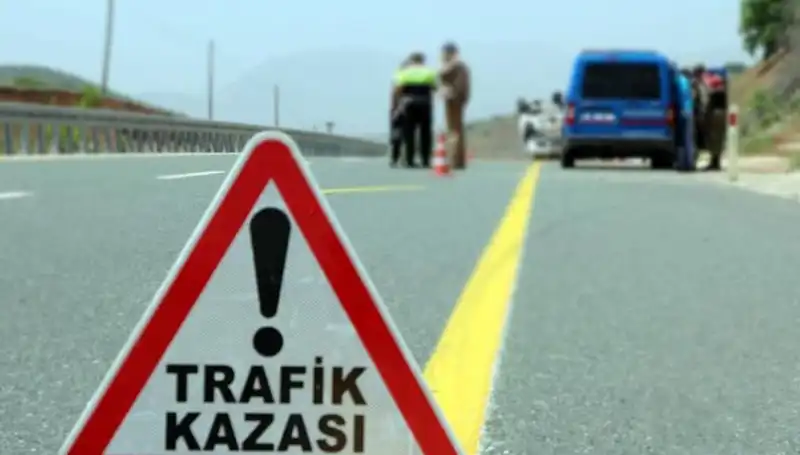 Otomobil ile Hafif Ticari Araç Çarpıştı: Can Pazarı! 6 Kayıp