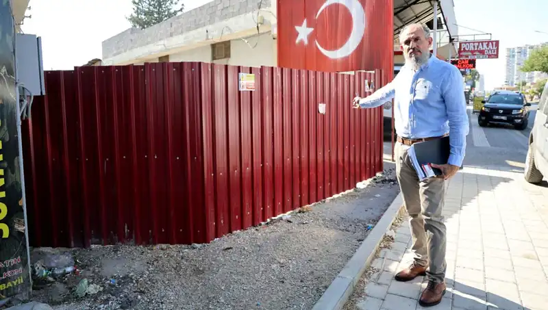 Tapulu Arazim Dedi, Sokak Girişini Kapattı: Yerleşim Krizi Büyüyor