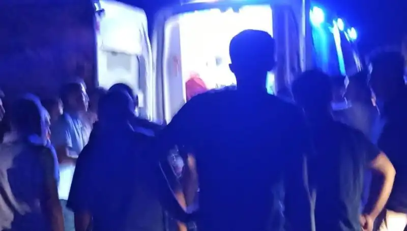Otomobil Uçuruma Yuvarlandı: Sürücü Şans Eseri Hayatta Kaldı