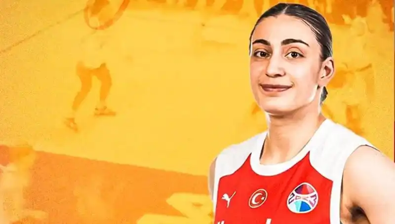 Galatasaray'dan Beklenen Hamle: Üç Oyuncuyla Sözleşme Uzatıldı