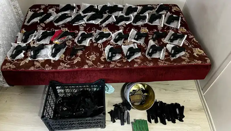 Gaziantep'te İkna Edici Bir Operasyon: 45 Silah ve El Bombası Ele Geçirildi