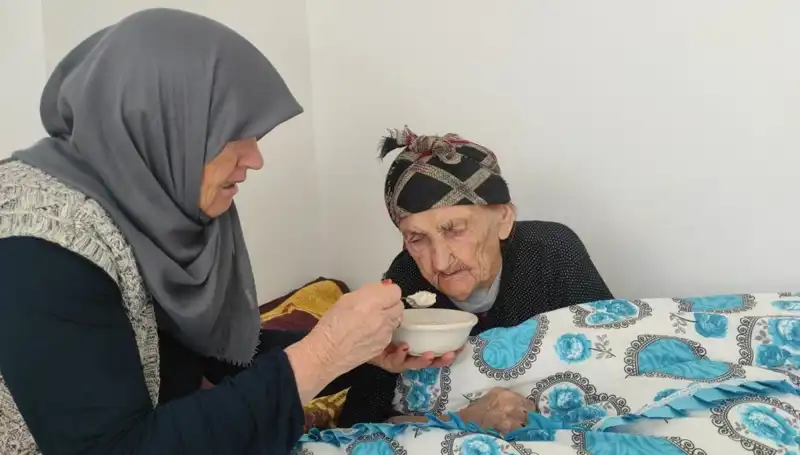 102 Yaşındaki Kezik Nine, Hiç Doktora Gitmeden Uzun Yaşam Sırrını Açıkladı