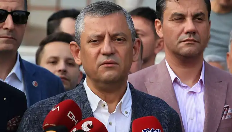 Özgür Özel, Bayram İlişkisini Yeniden Tanımlıyor: "Bu Bayram Bize Bayram Gibi Gelmedi"