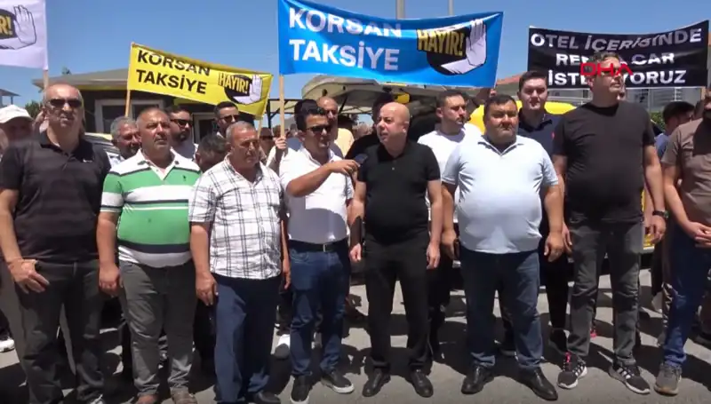 Belek Taksicileri Kontak Kapattı: Taksitle Hoparlörle Protesto Edildi