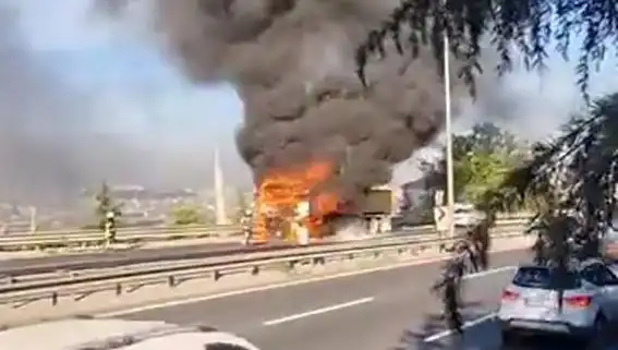 D-100 Karayolu'nda TIR Yangını: Trafik Felç Oldu, Bölgede Büyük Kaos!