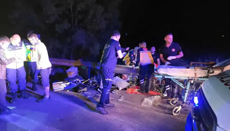 Şok Edici Kaza: Minibüsteki Yolcular Kendilerini Taramış Gibi Savruldu!