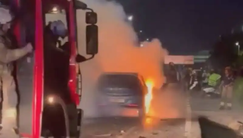 Otoyolda Korkutan Kaza: Bariyerlere Çarpan Araçta Yangın Çıktı