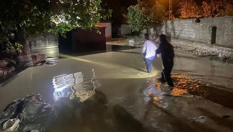 20 Dakikalık Yağış Felakete Neden Oldu: Evler Çöktü, Hayatlar Etkilendi
