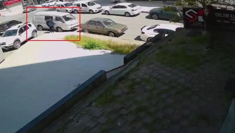 Aracını Çalmak İsteyen Hırsızı Suçüstü Yakaladı: Detaylar Şok Edici!