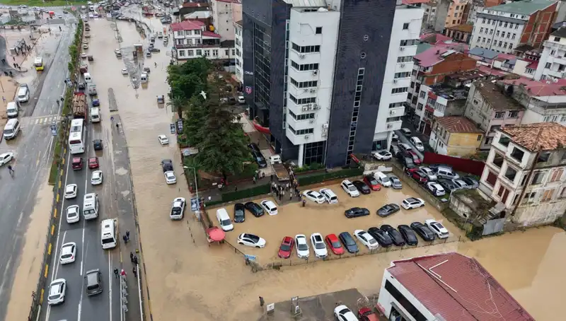Trabzon'daki Sel Felaketi: Çamur Altında Kayıp Kişi Arayışları Sürüyor