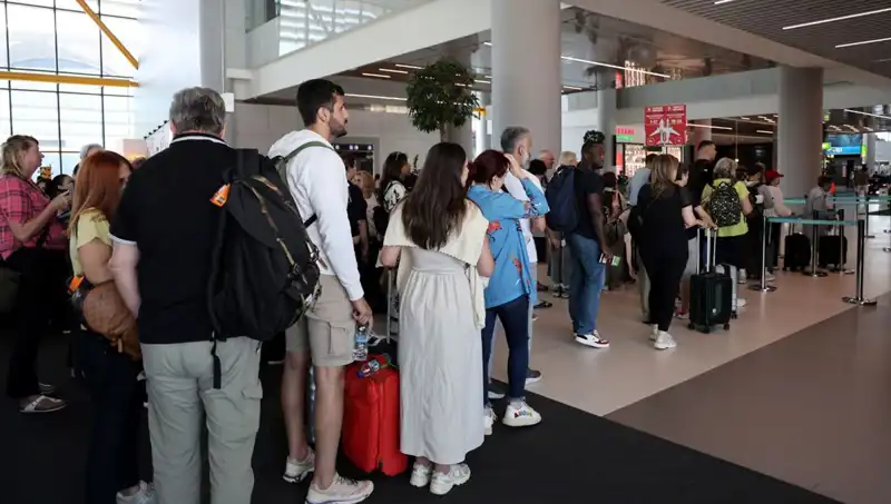 İstanbul Havalimanı'nda Bayram Yoğunluğu: 1642 Uçuşla Rekor Kırılacak!
