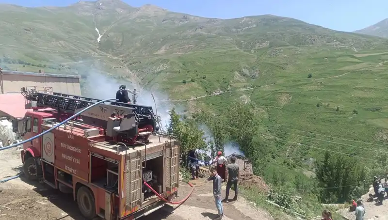 Van’da Yangın Faciası: Küçük Bir Çocuk Hayatını Kaybetti