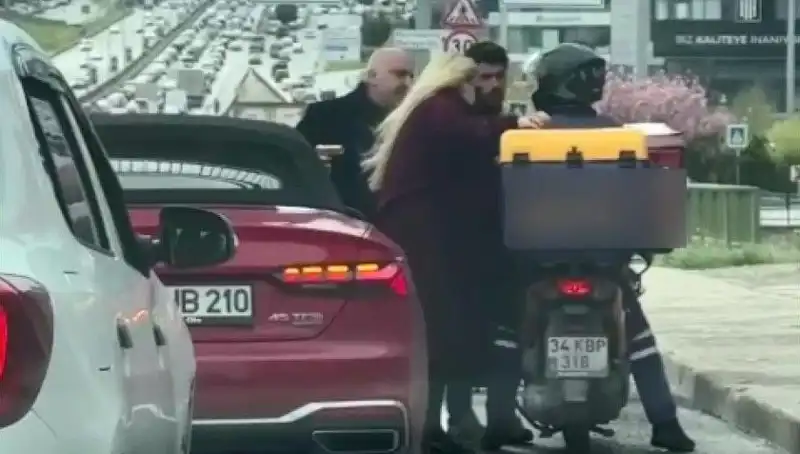 D-100'de Korkunç Olay: Motokuryeye Silah Çekildi