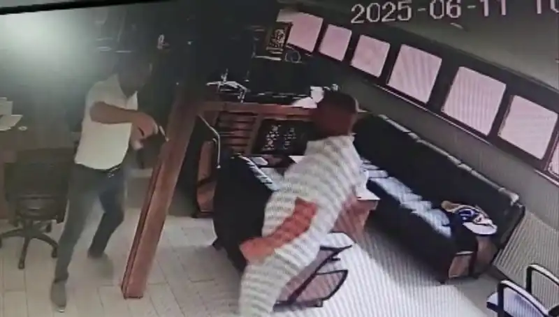 Alacak Verecek Meselesi Kanlı Bitti: Kalfa İş İnsanını Vurdu