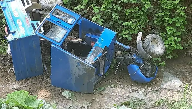 Kontrolden Çıkan Pat Pat Dereye Uçtu: İki Kişi Yaralandı