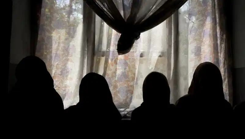 Taliban'ın Kadın Yazarları Hedef Alması: Sesler Susturuluyor