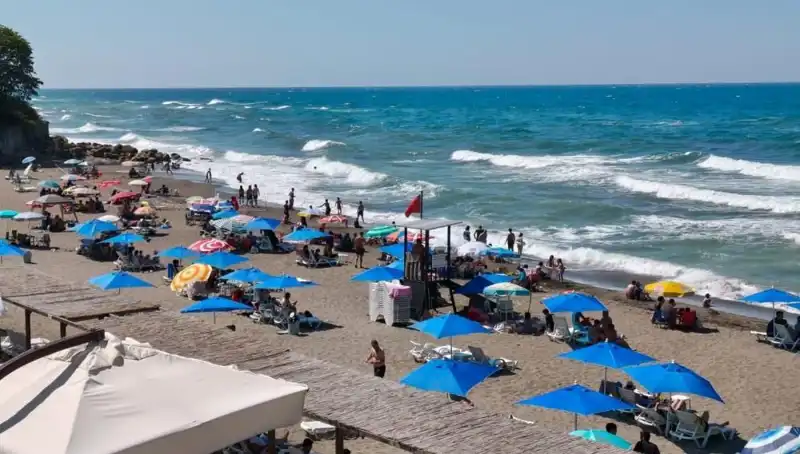 Akçakoca'da Denizde Yüzme Yasağı: Neden ve Ne Zamana Kadar Sürecek?