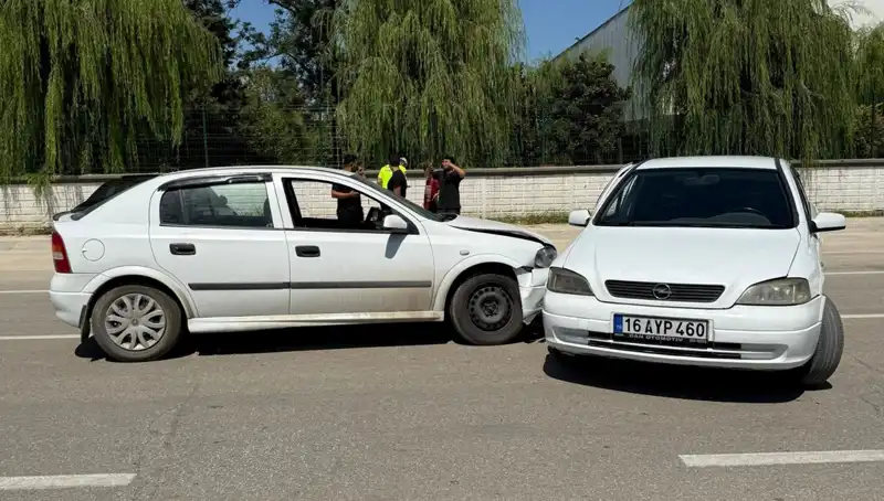 İki Otomobil Çarpıştı: Kaza Sonrası Yaralıların Durumu Ne?