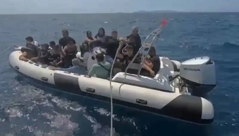 Akdeniz'de Çağrıya Yanıt Veren Kurtarma: 15 Düzensiz Göçmen Hayat Buldu