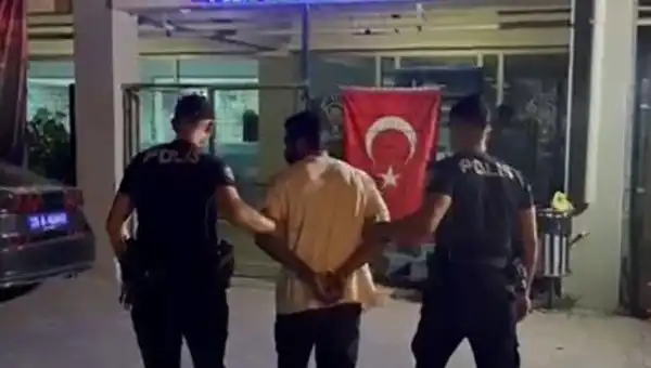 18 Yıl 9 Ay Hapis Cezasıyla Aranan Firari İzmir'de Yakalandı!