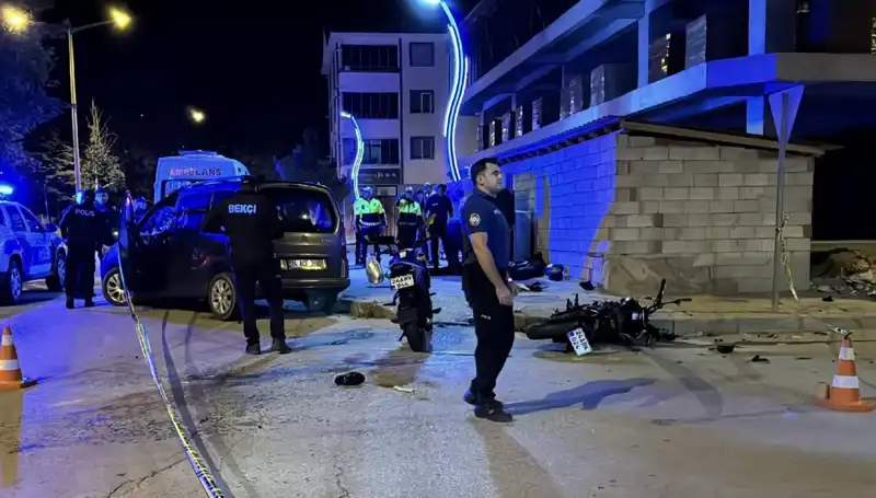 Motosikletle Otomobil Çarpıştı: 2 Hayatını Kaybetti