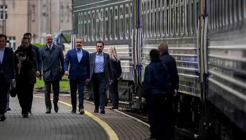 Dışişleri Bakanı Fidan, Ukrayna Ziyaretinde Kritik Görüşmeler Gerçekleştirdi
