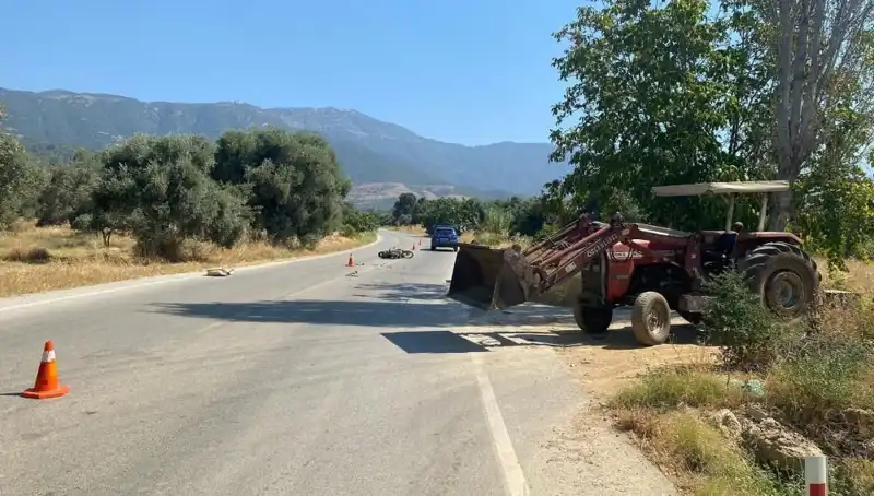 İzmir'de Motosiklet Kazası: Sürücü Hastaneye Kaldırıldı, Durumu Ciddi