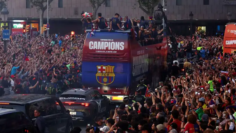 Barcelona'nın Yıldızları, Taraftarlarıyla Buluştu: Unutulmaz Anlar Yaşandı